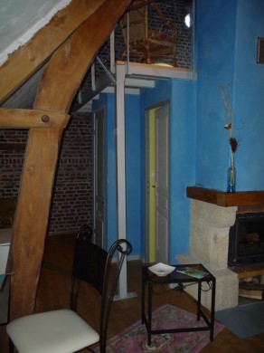 La cheminée et la salle de bain
