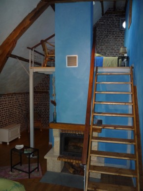 La cheminée et la mezzanine